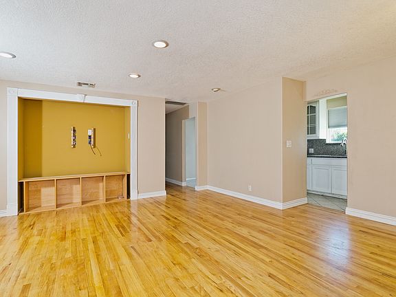 3rd image of 220 Calle Jazmin
