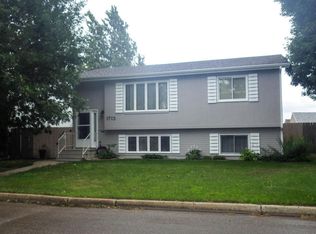 1713 28th St W, Williston, ND 58801