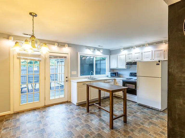 110 Woodlake Dr — Photo 11