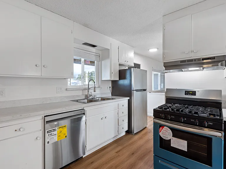 15565 Tracy St #5 — Photo 6