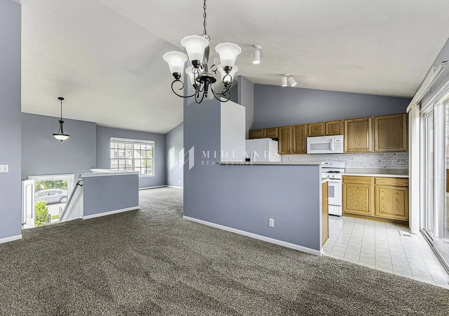 Bellevue Split Level — Photo 3