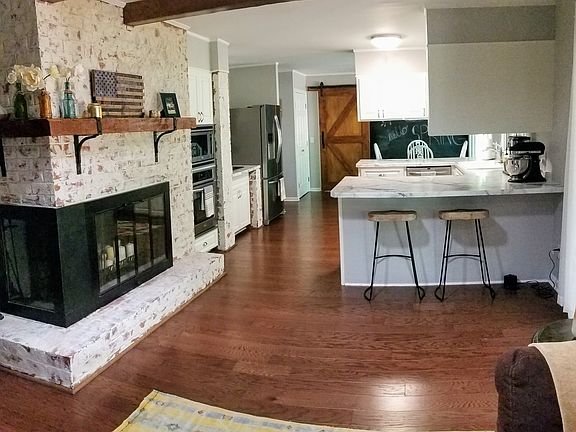 family rm view to kitchen