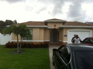 101 Tiffany Ct, Palm Springs, FL 33461