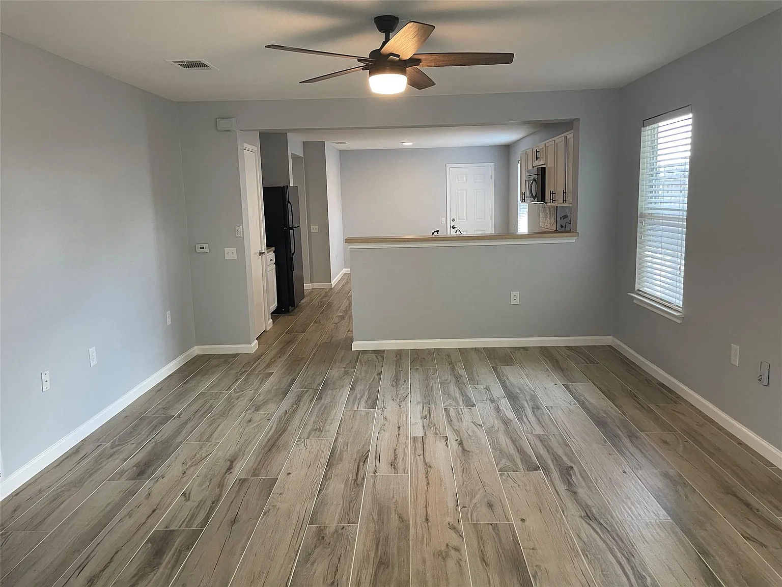 3 bed, 2.0 bath, 1324 sqft, $1,995 — Photo 3