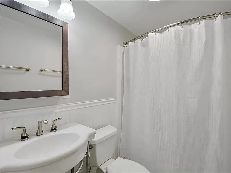 810 Centennial Dr — Photo 18