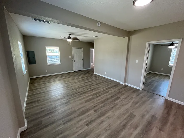 1215 H Pl — Photo 17