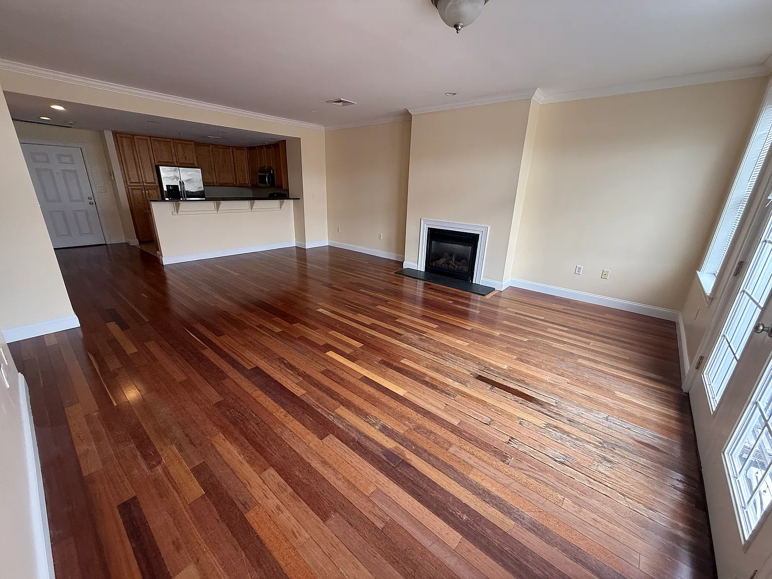 2 bed, 9999 sqft, $2,750 — Photo 2