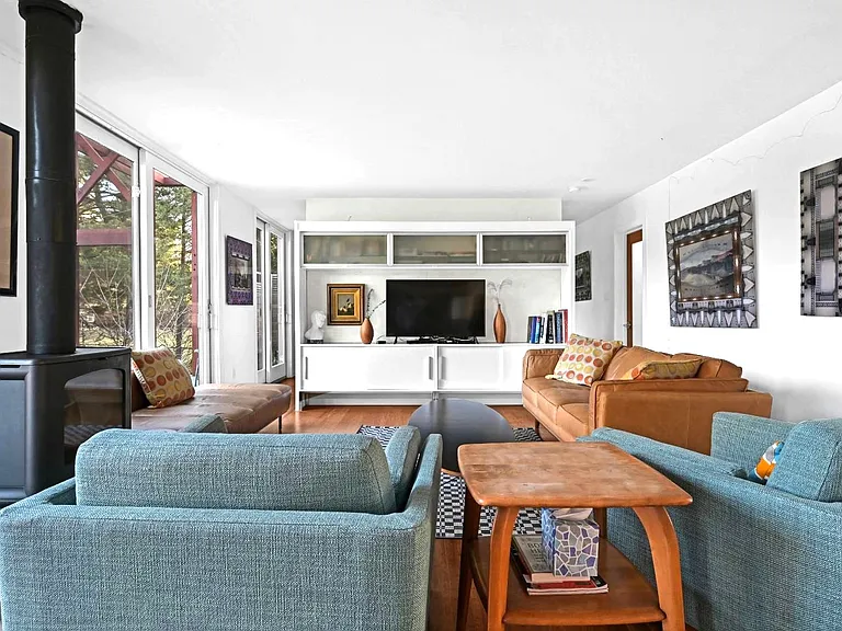 22 Whitney Rd — Photo 4