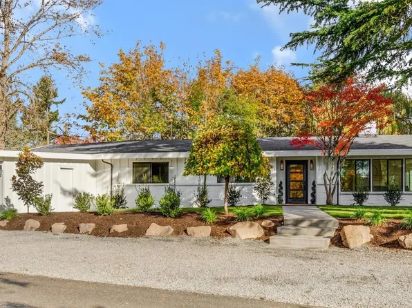 18760 63rd Ave NE, Kenmore, WA 98028