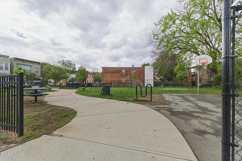 4th image of 151 Jackson Street