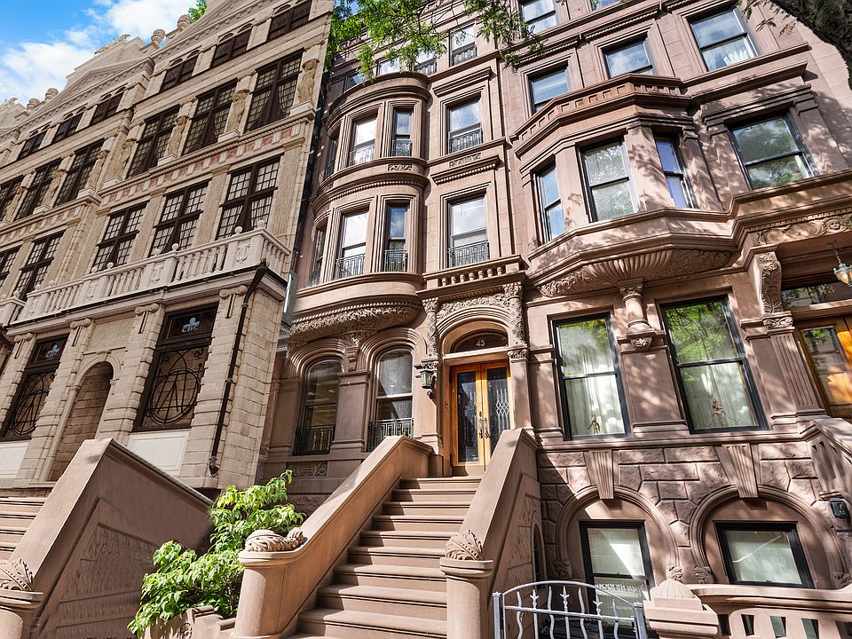 1st image of 45 W 70th St