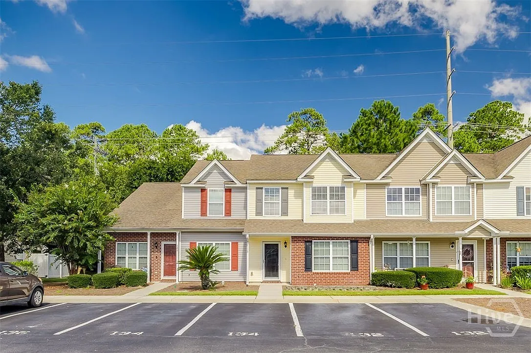 2 bed, 2.5 bath, 1354 sqft, $1,800 — Photo 4