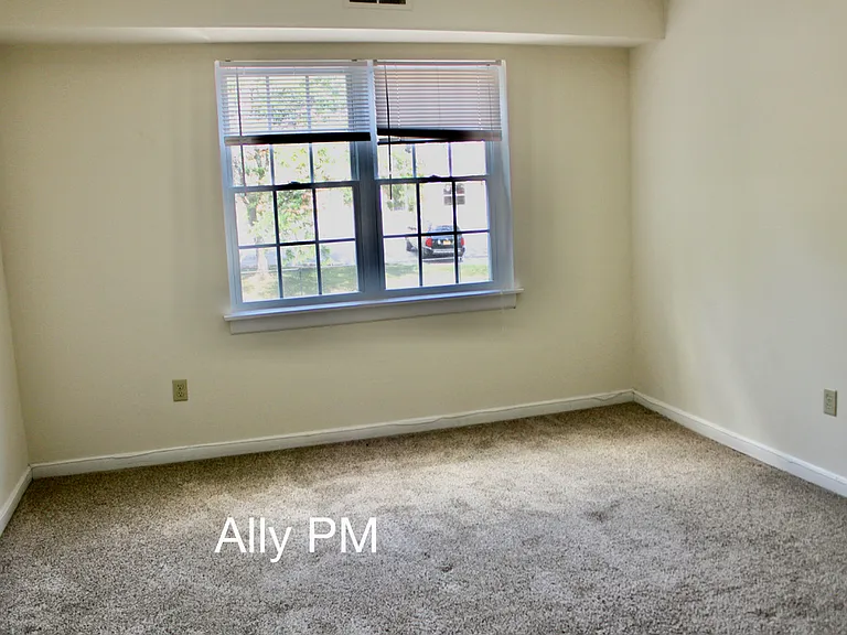 545 Burgoyne Rd #11-1 — Photo 5