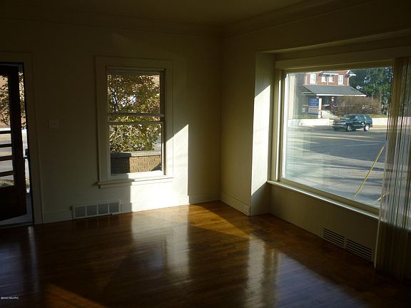 3rd image of 850 Burton St SW