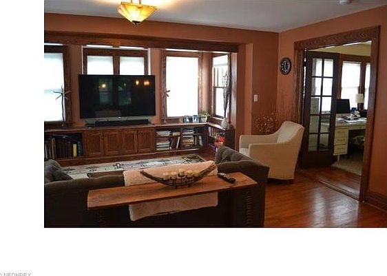 5th image of 413 E Washington St