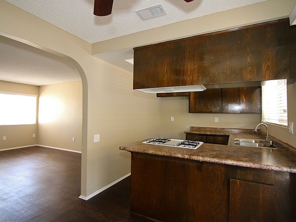 Kitchen/Dining Area