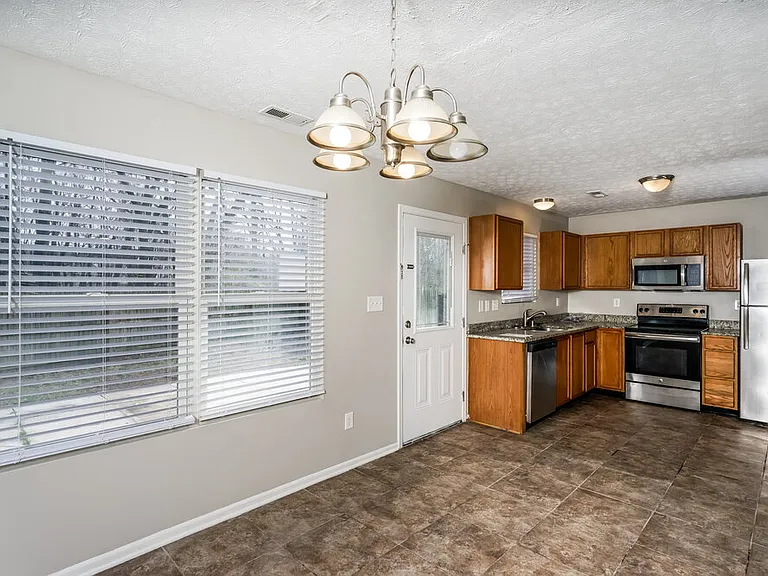 6311 Hackel Dr — Photo 9