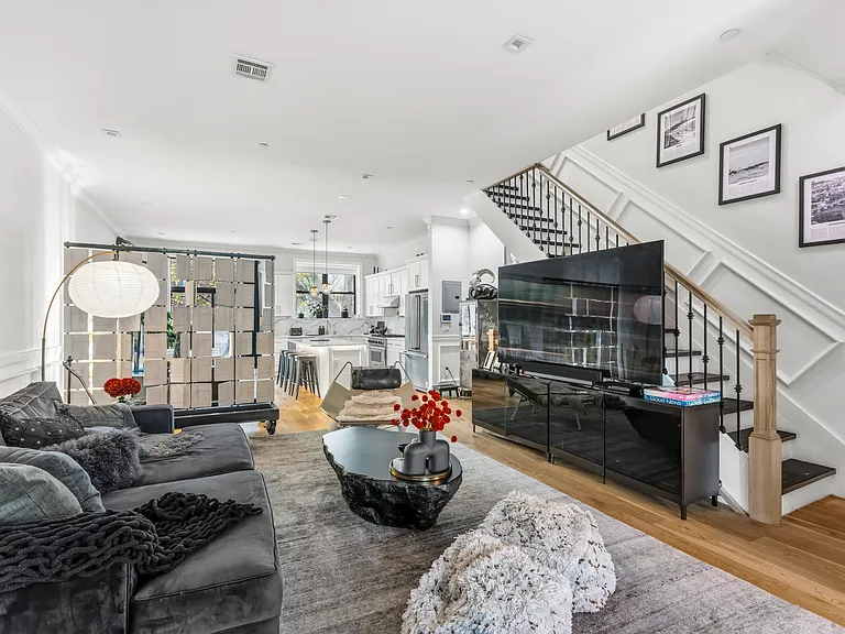 586 Quincy St #1B — Photo 3