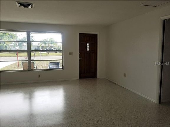 4th image of 162 Golf Club Ln