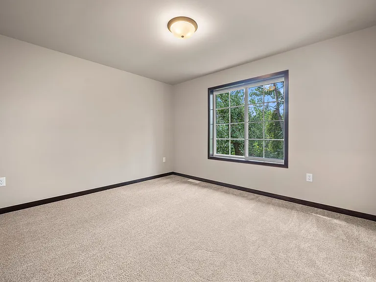 419-435 Cimarron Dr — Photo 11