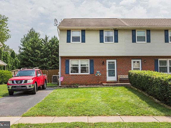 2nd image of 418 S Plum St
