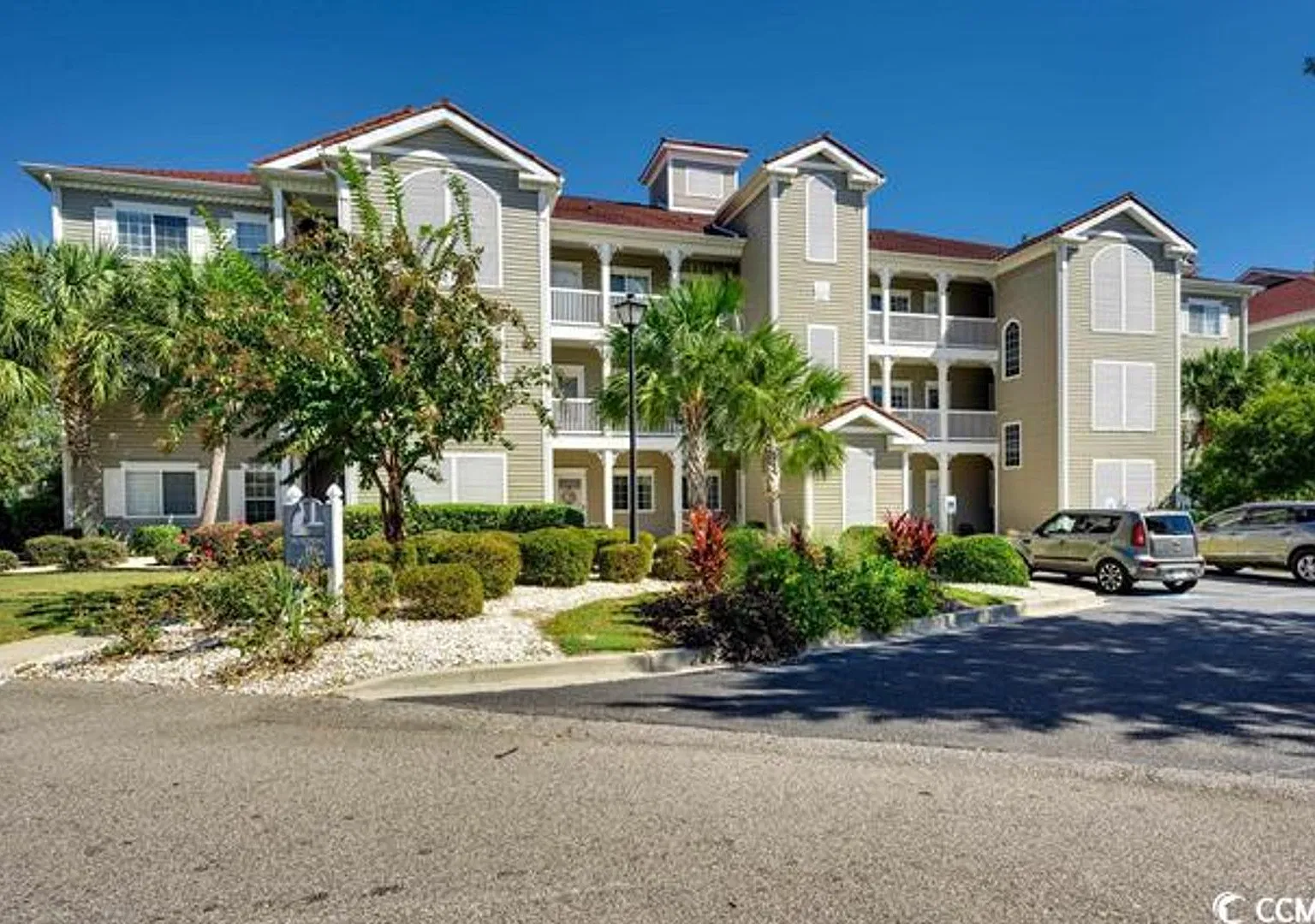 Carolina Yacht Landing - Luxury Fully Furnished Waterfront Condo — Photo 1