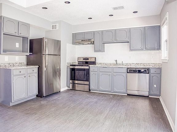 4th image of 6612 Oxford Ave