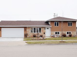 535 Marcella Ave, Combined Locks, WI 54113