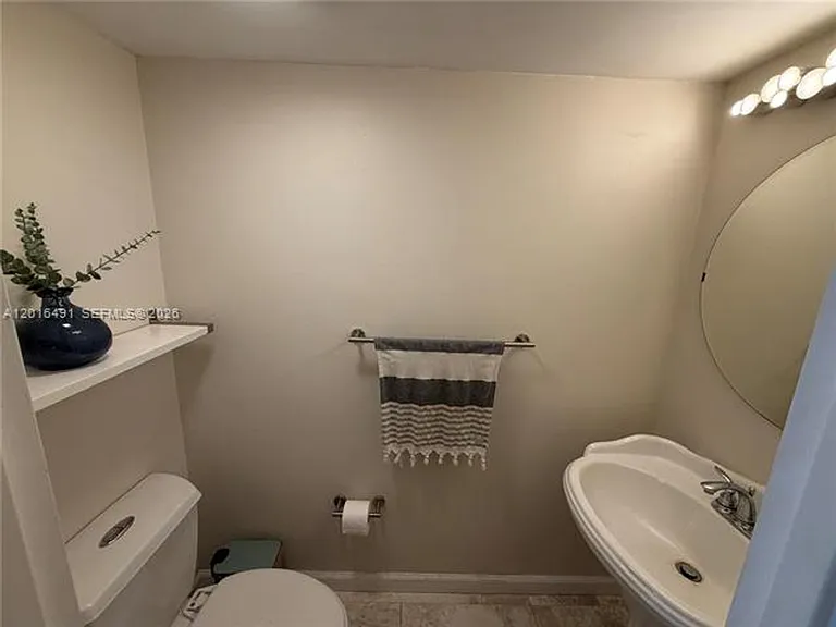 555 NE 15th St #19E — Photo 33