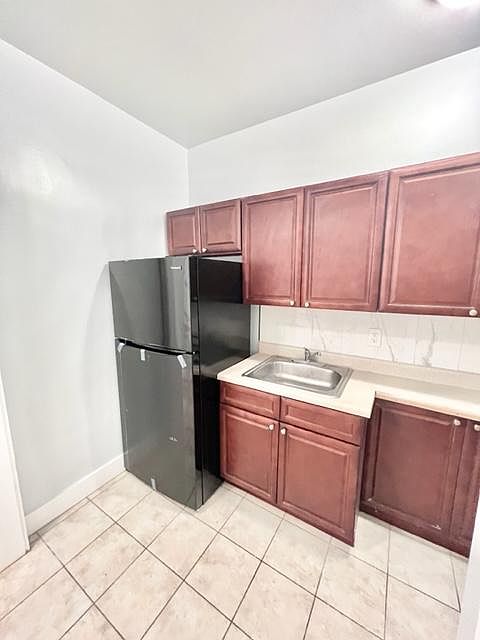 1st image of 115 S Clinton St APT 202