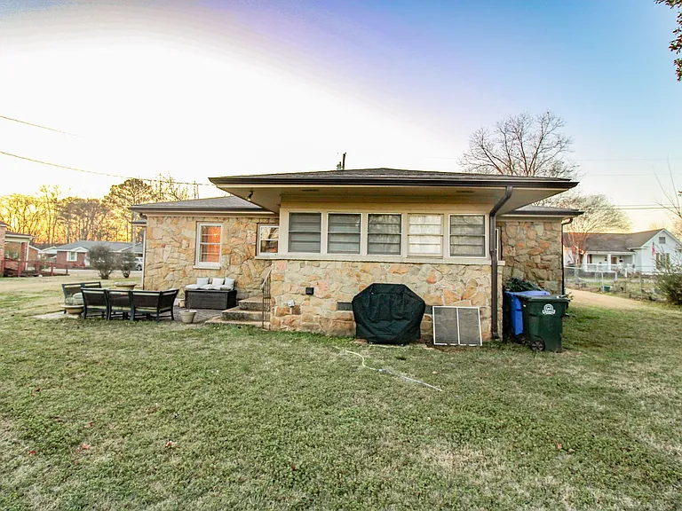 426 Rogers St — Photo 30