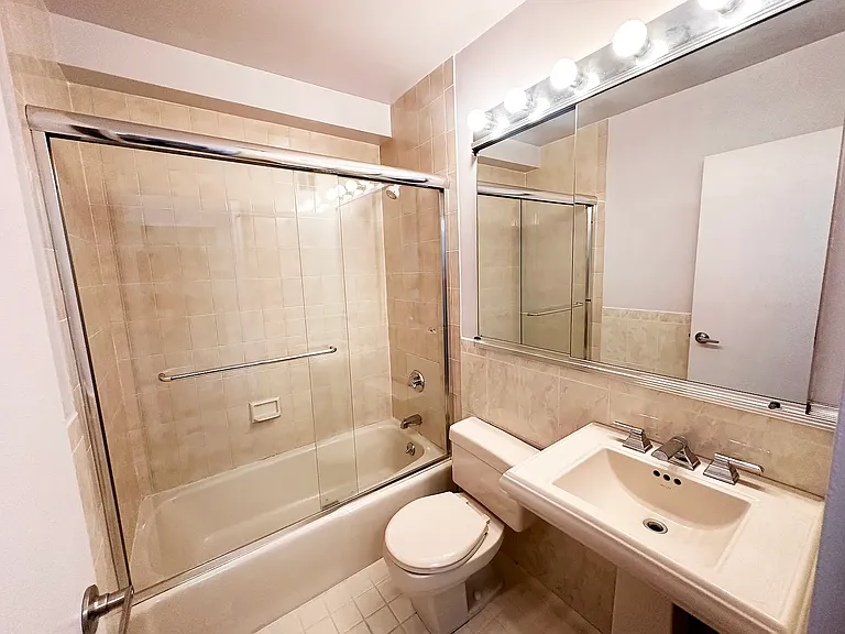 414 W 54th St #PHD — Photo 8