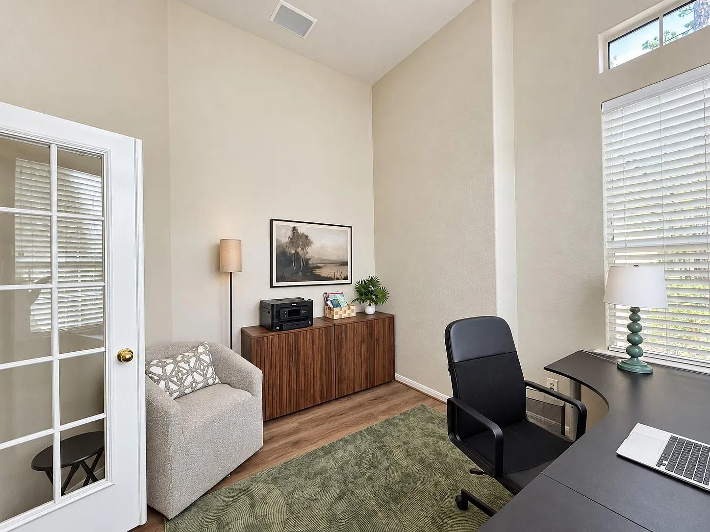 4 bed, 2.5 bath, 2452 sqft, $4,500 — Photo 4