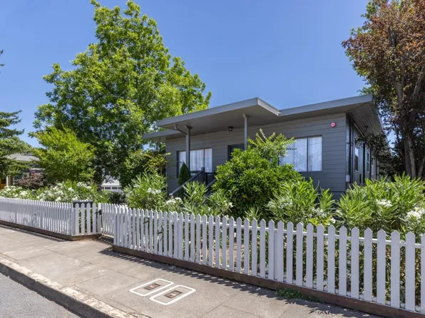 422 Grant Street, Healdsburg, CA 95448