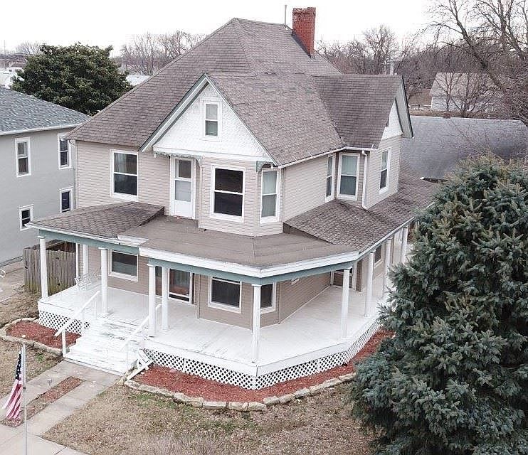 1st image of 222 W Lincoln Ave