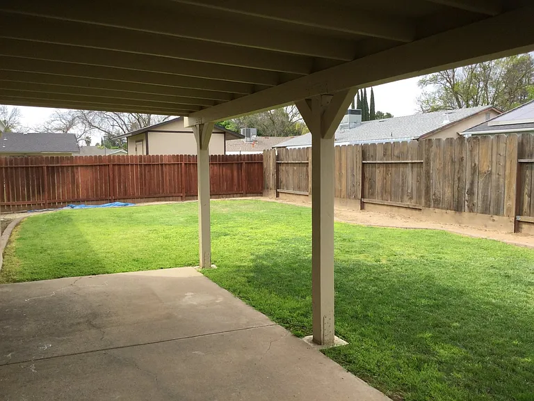 1027 Mirror Lake Dr — Photo 5