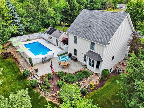 3rd image of 4097 Lavender Cir