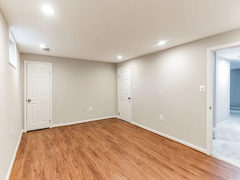5335 Lake Cove Ct — Photo 25