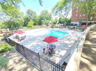 30 S Cole Ave APT LG, Spring Valley, NY 10977