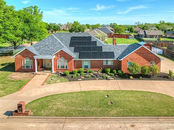 2nd image of 601 Pool Ln