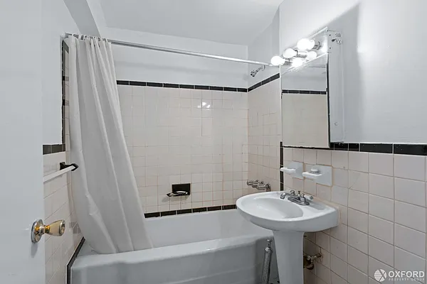 Rented by Oxford Property Group | media 27