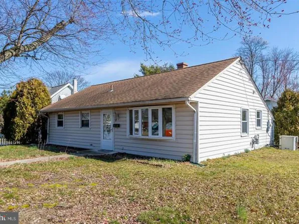 9 N New St, Clayton, NJ 08312