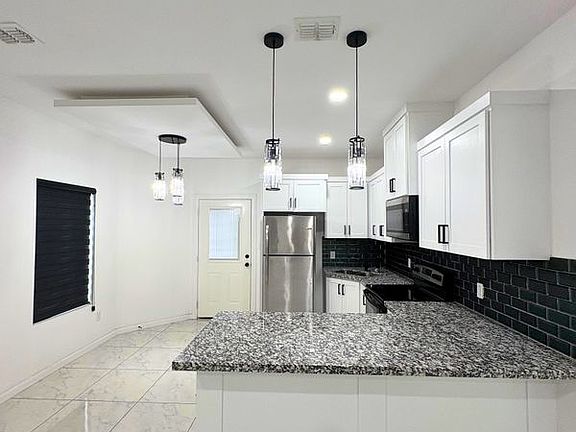 4th image of 912 N Woodson Ave #1