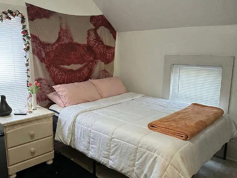 904 1st Ave — Photo 15