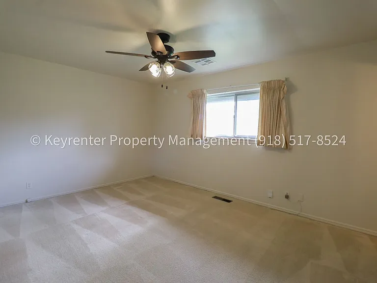 6828 E 47th St S — Photo 32
