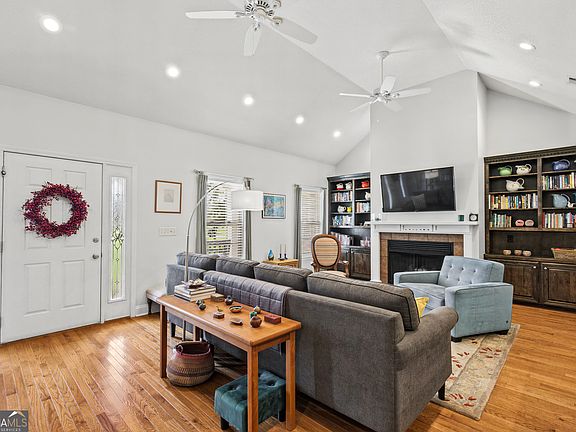 5th image of 614 Patrick Way