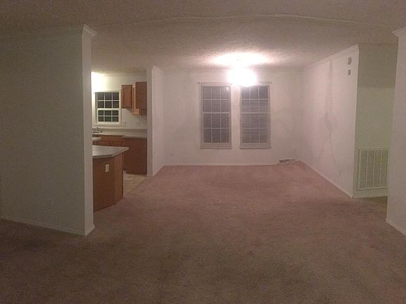 3rd image of 221 Blanch St