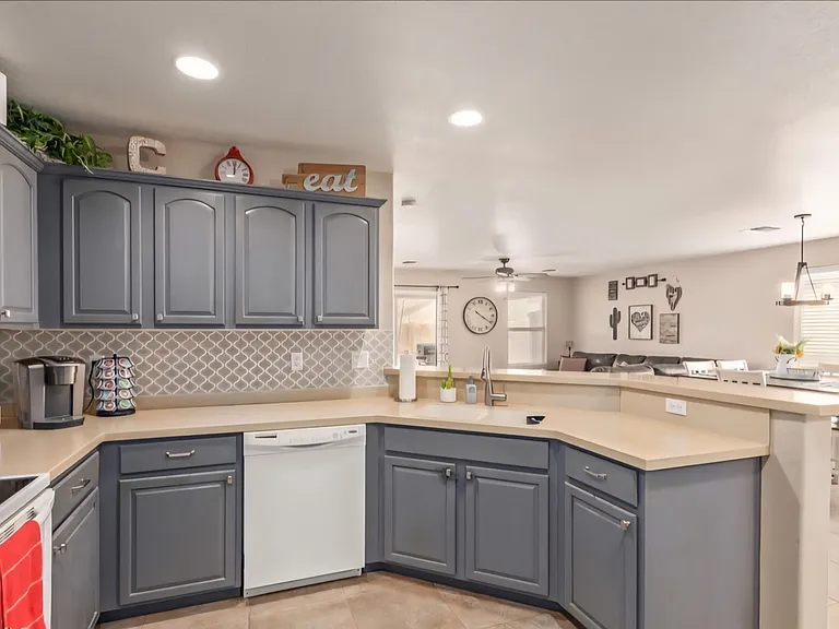 37954 N Beverly Ave — Photo 5