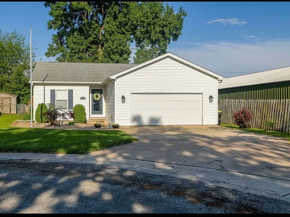 52 Book Ln, Jacksonville, IL 62650