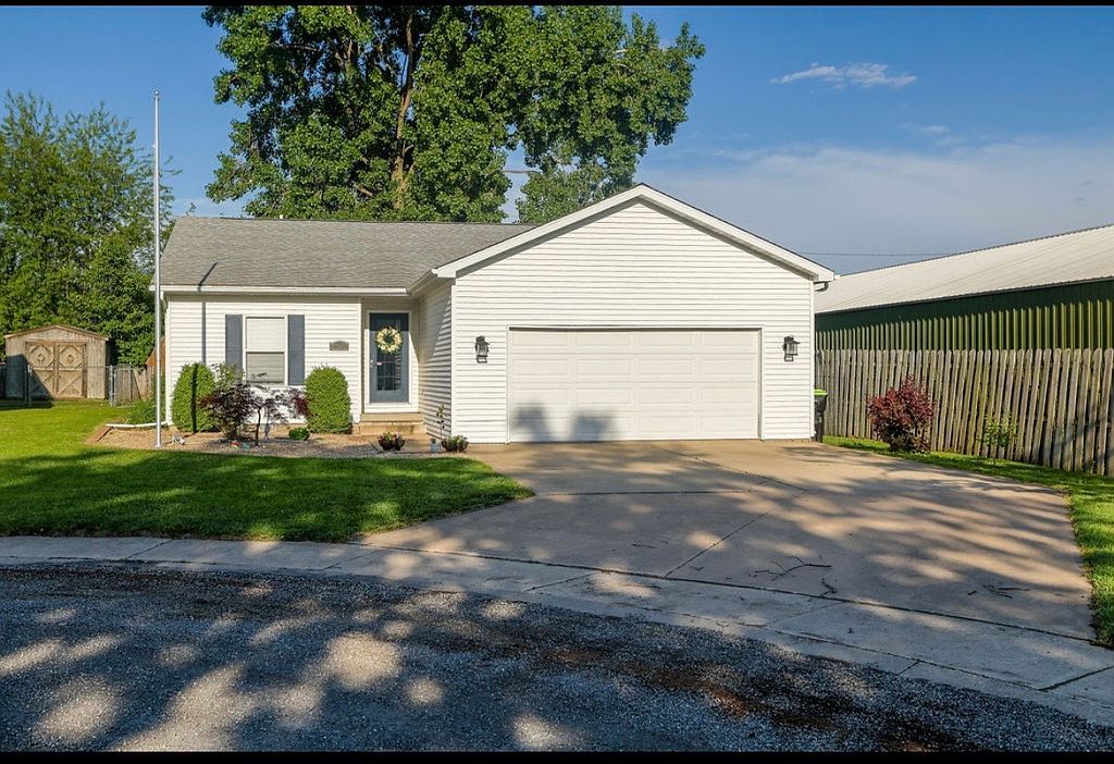 52 Book Ln - Property Image